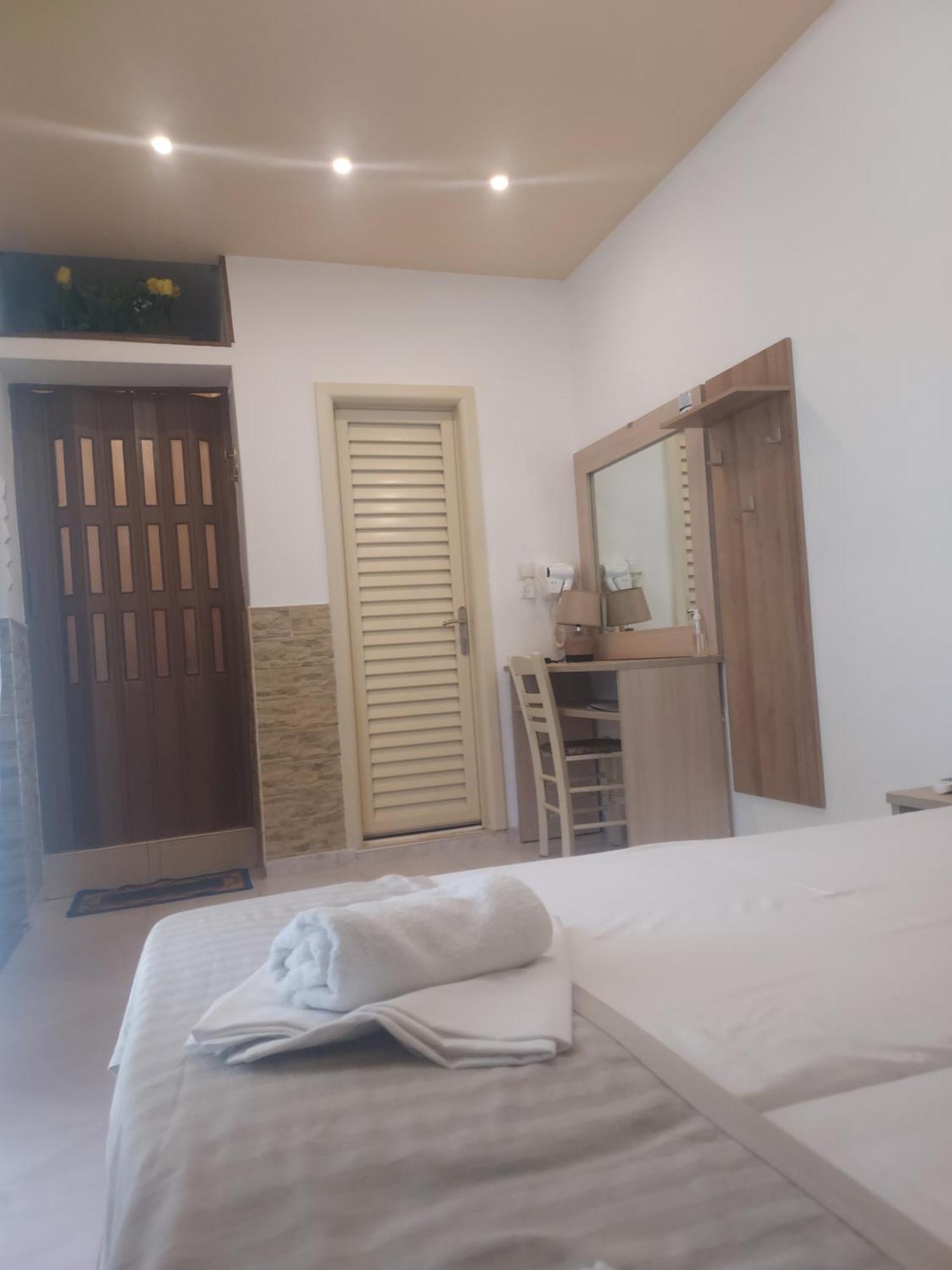 Hotel Fernando Ofrínion Esterno foto