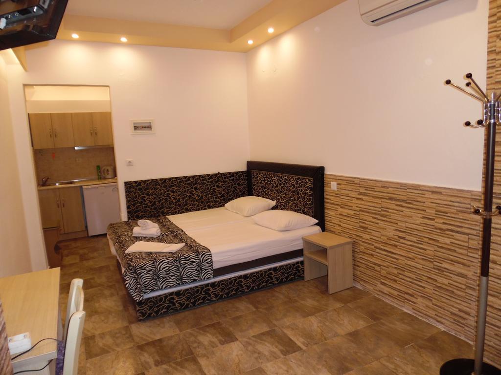 Hotel Fernando Ofrínion Esterno foto