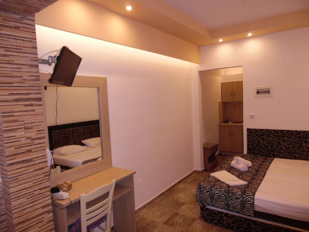 Hotel Fernando Ofrínion Esterno foto